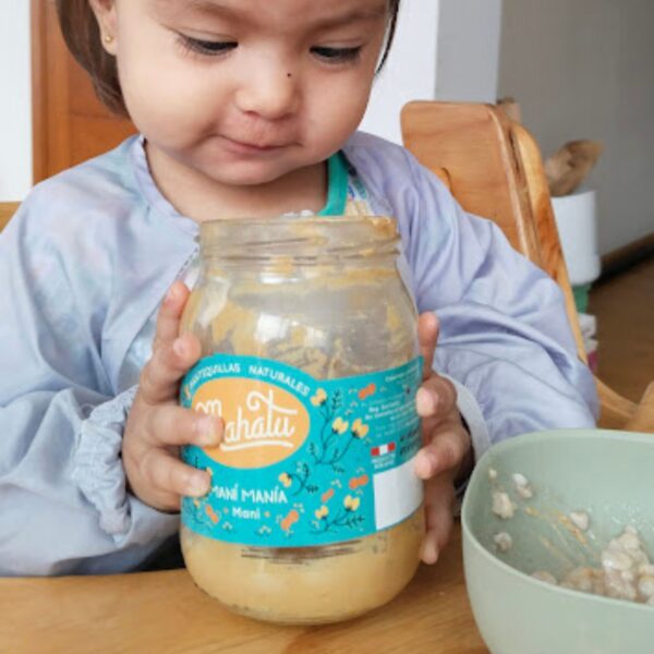 Mani Mania, Niña comiendo crema de furtos secos